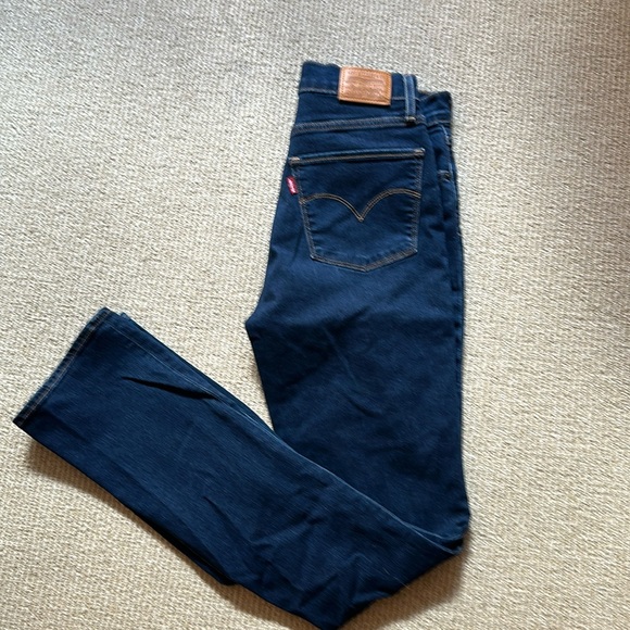 Levi’s 724 dark wash HIGH RISE STRAIGHT WOMEN'S JEANS, size 29 - Picture 2 of 9